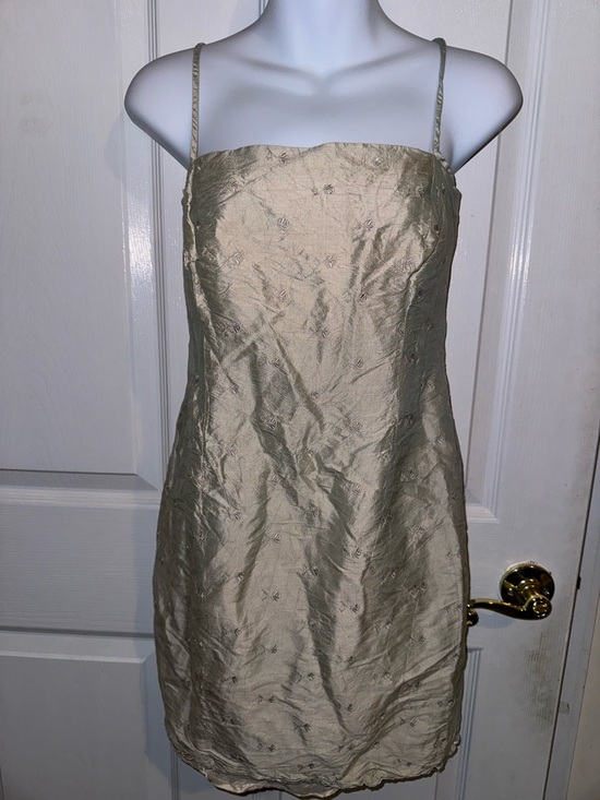 Ann Taylor Dresses & Skirts - Ann‎ Taylor 100% Silk Shiny Embroidered Dress